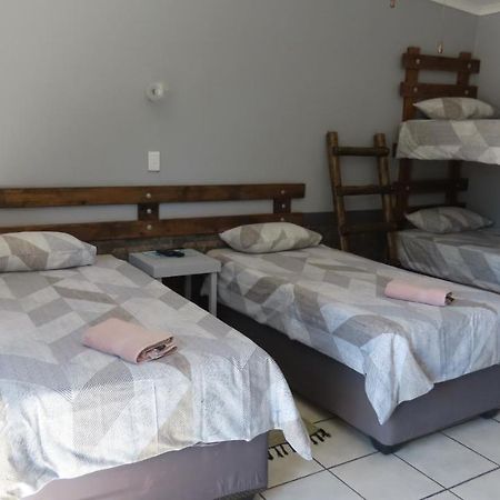 Die Windpomp Gastehuis Beaufort West Bagian luar foto