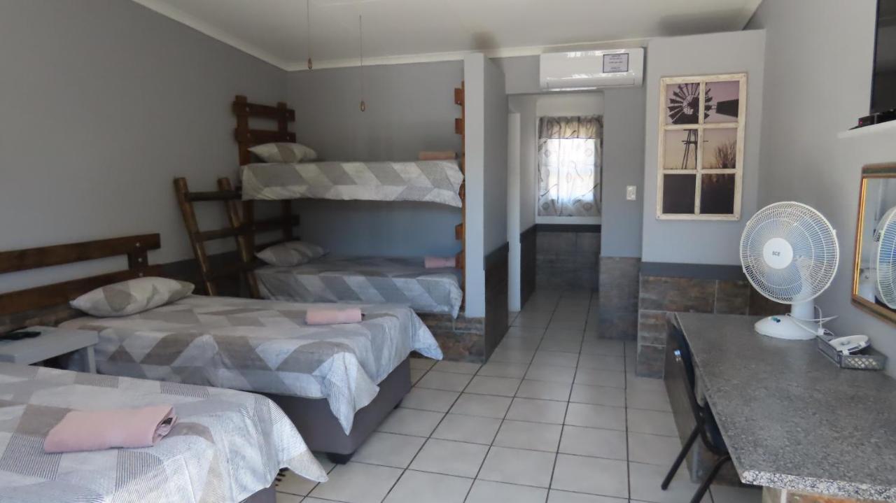 Die Windpomp Gastehuis Beaufort West Bagian luar foto