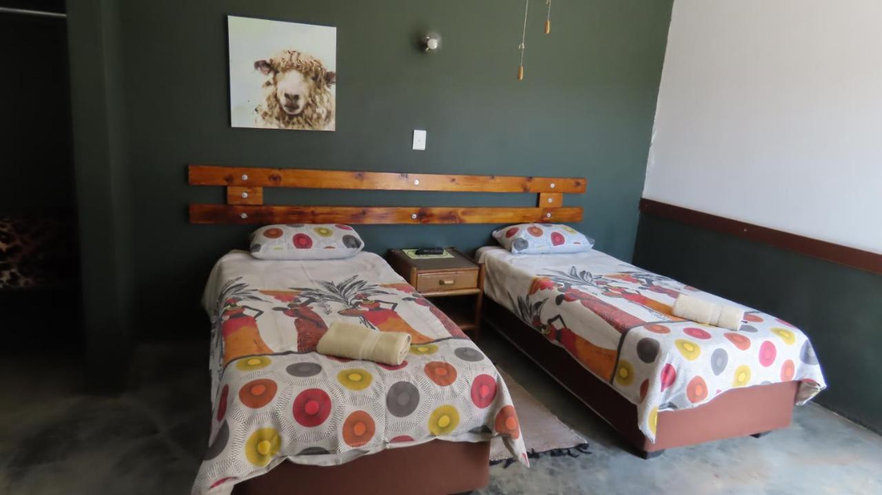 Die Windpomp Gastehuis Beaufort West Bagian luar foto